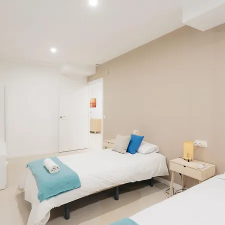 Amplio Cerca Centro Historico Y Turia 5pax 2 Bath Apartment