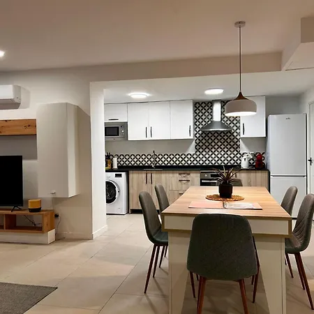 Amplio Cerca Centro Historico Y Turia 5pax 2 Bath Apartment