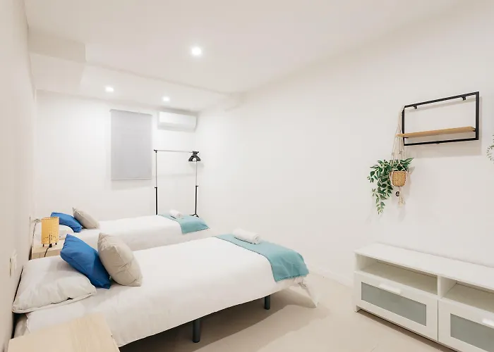 Daire Amplio Cerca Centro Historico Y Turia 5pax 2 Bath